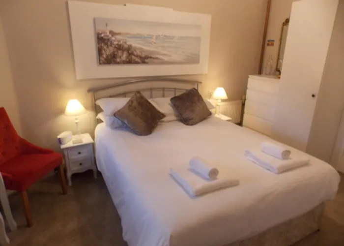 Heathcliff House B&B Exclusively For Adults Free Large Carpark