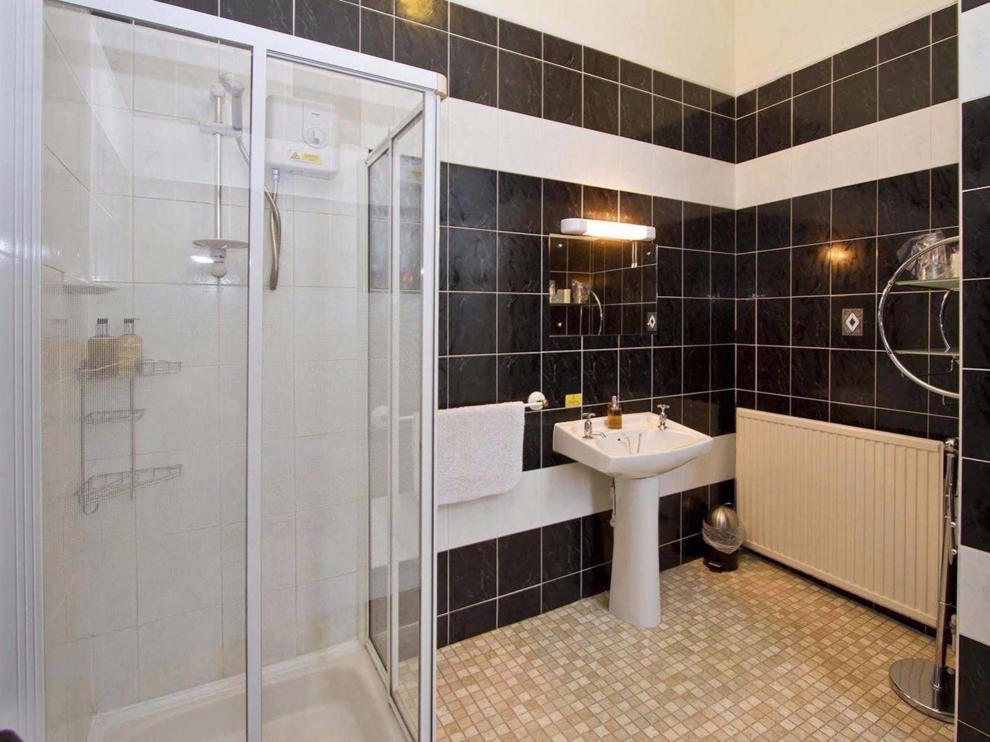 Heathcliff House Exclusively For Adults Free Large Carpark Maison d'hôtes 4*