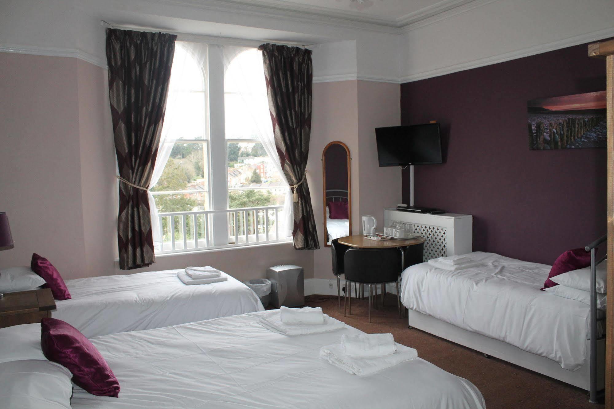 Heathcliff House Exclusively For Adults Free Large Carpark Maison d'hôtes