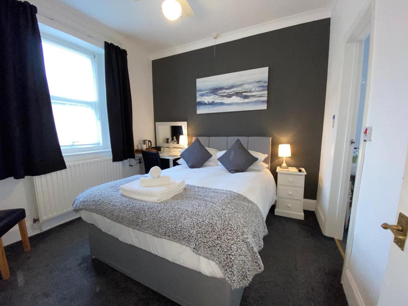 Heathcliff House Exclusively For Adults Free Large Carpark Affittacamere 4*