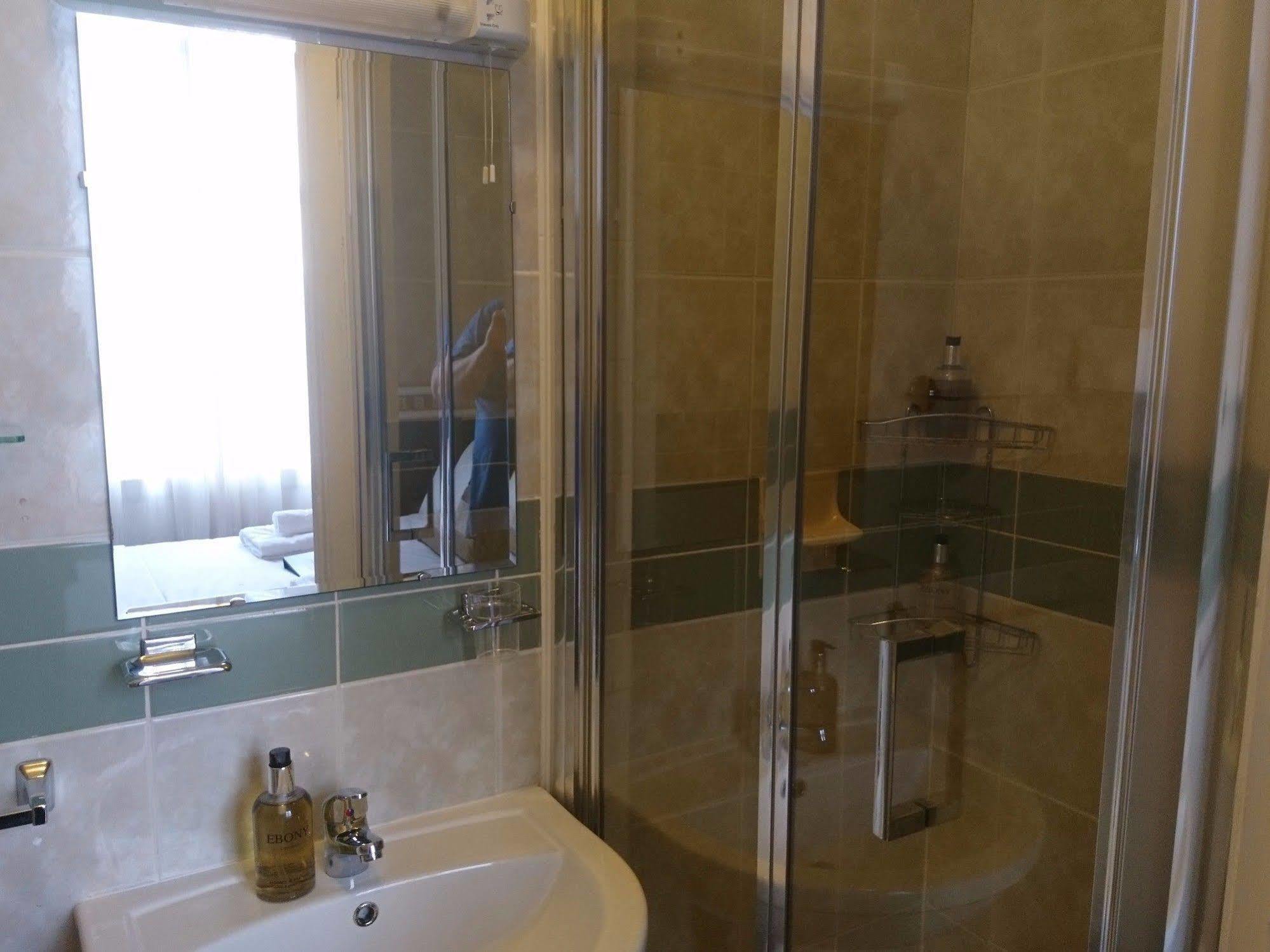 Heathcliff House Exclusively For Adults Free Large Carpark Affittacamere