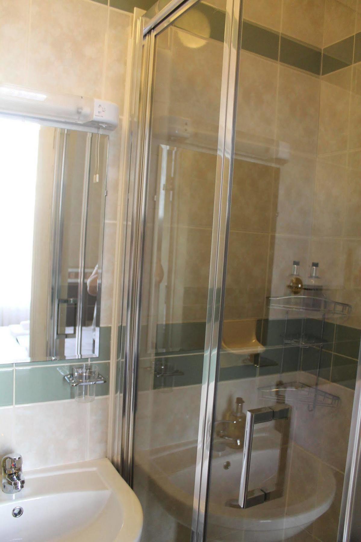 Heathcliff House Exclusively For Adults Free Large Carpark Affittacamere